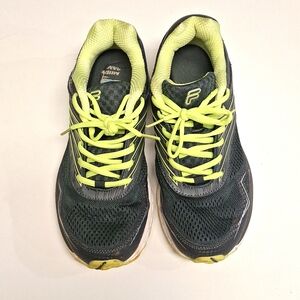 Fila sneakers used but in great condition size 9.5